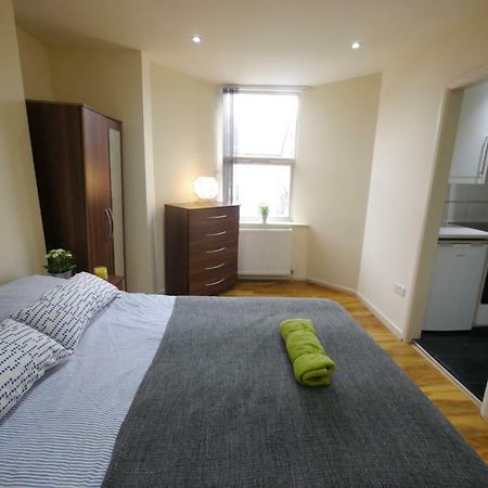 Accommodation Лондон Экстерьер фото