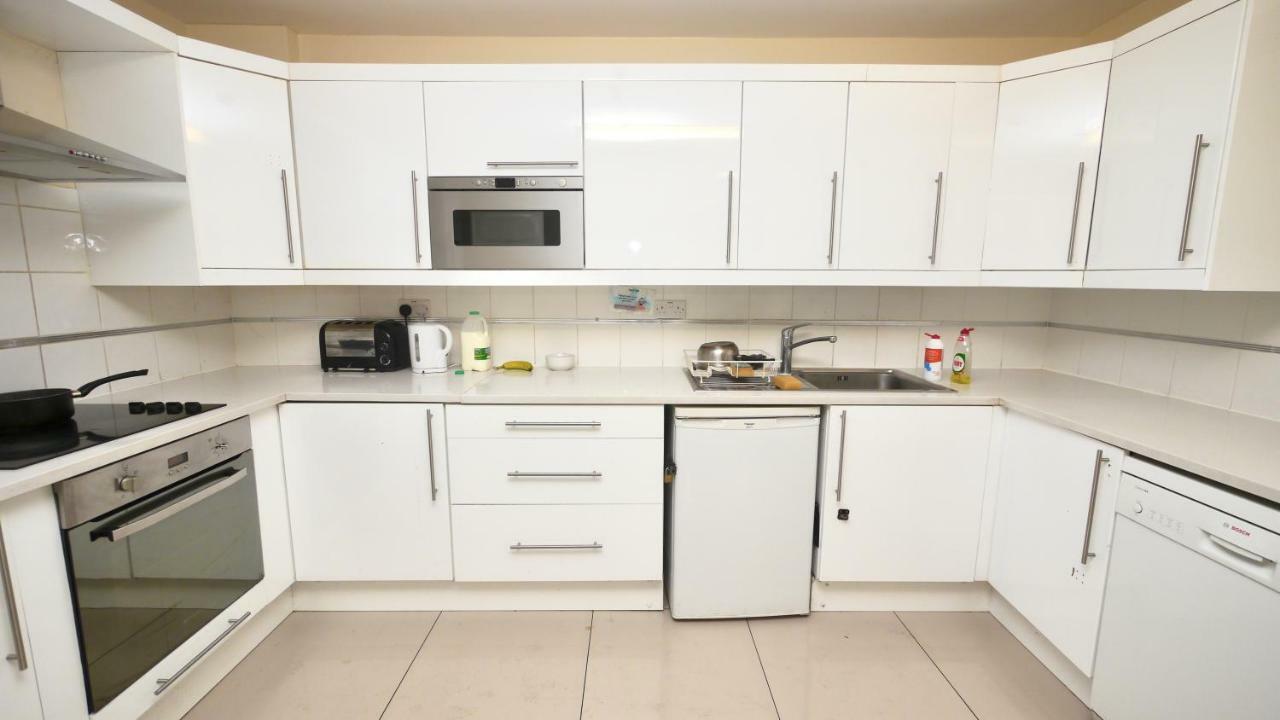 Accommodation Лондон Экстерьер фото