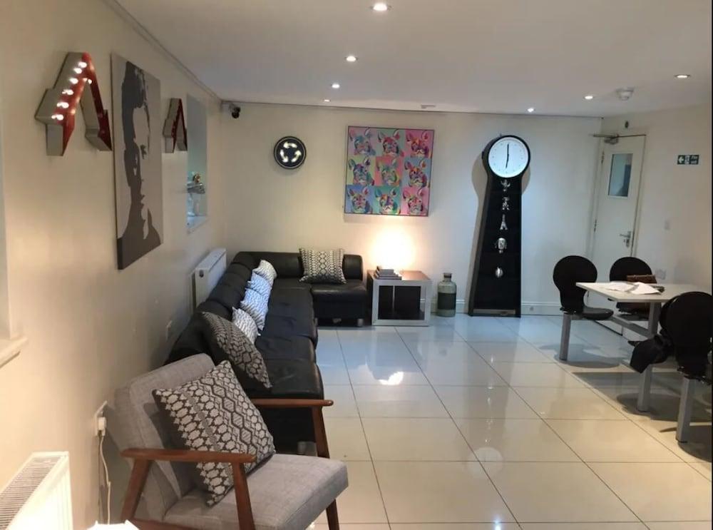 Accommodation Лондон Экстерьер фото